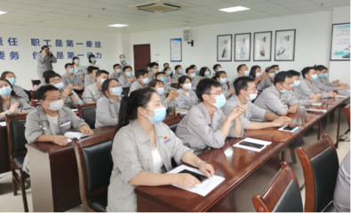 化學(xué)工程學(xué)院成功舉辦“企業(yè)新型學(xué)徒制”培訓(xùn)開班儀式，深化產(chǎn)教融合新篇章